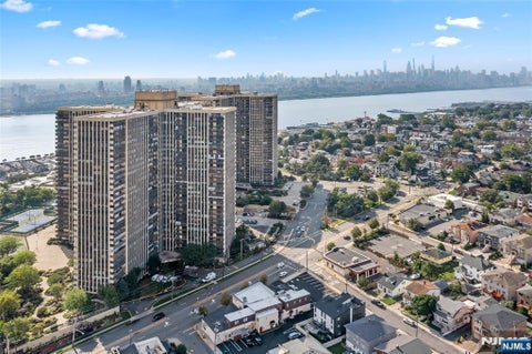 Photo of 200 Winston DR #1017, Cliffside Park, NJ 07010 (MLS # 26034481)