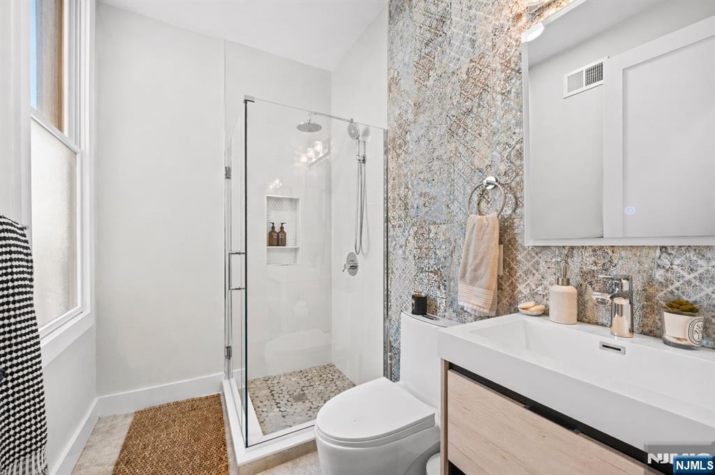 289 Webster Avenue 1a
