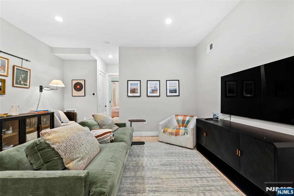 289 Webster Avenue 1a