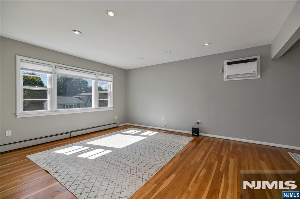 52 Crescent Road