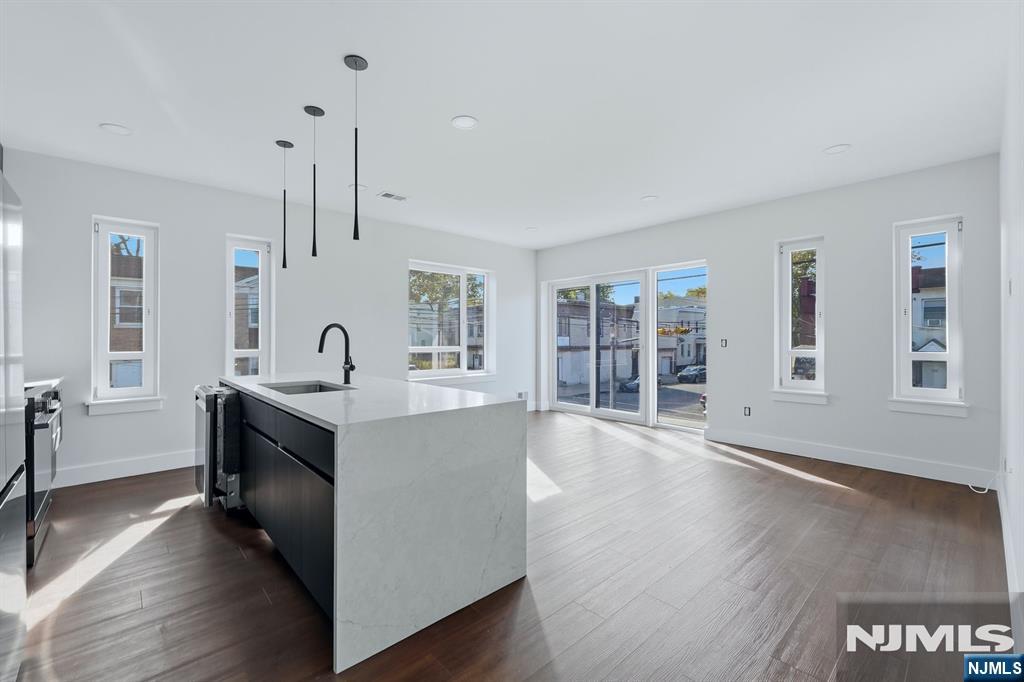97 W 9th Avenue