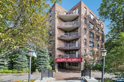 Photo of 1450 Palisade Avenue #5J, Fort Lee, NJ 07024 (MLS # 26003616)