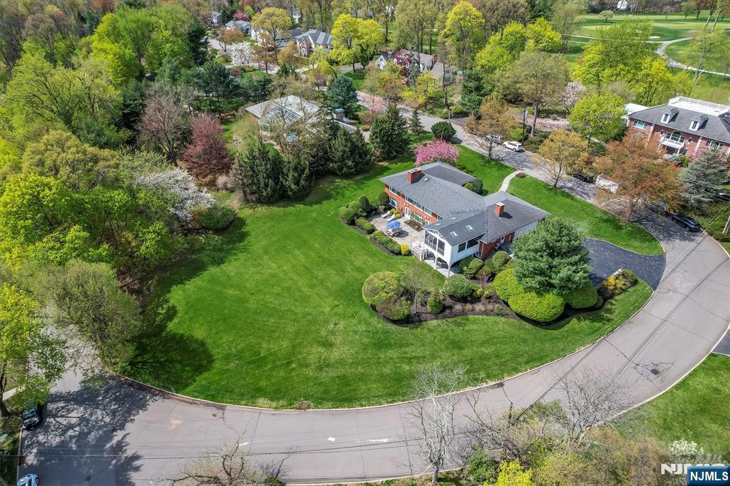 812 Golf Place
