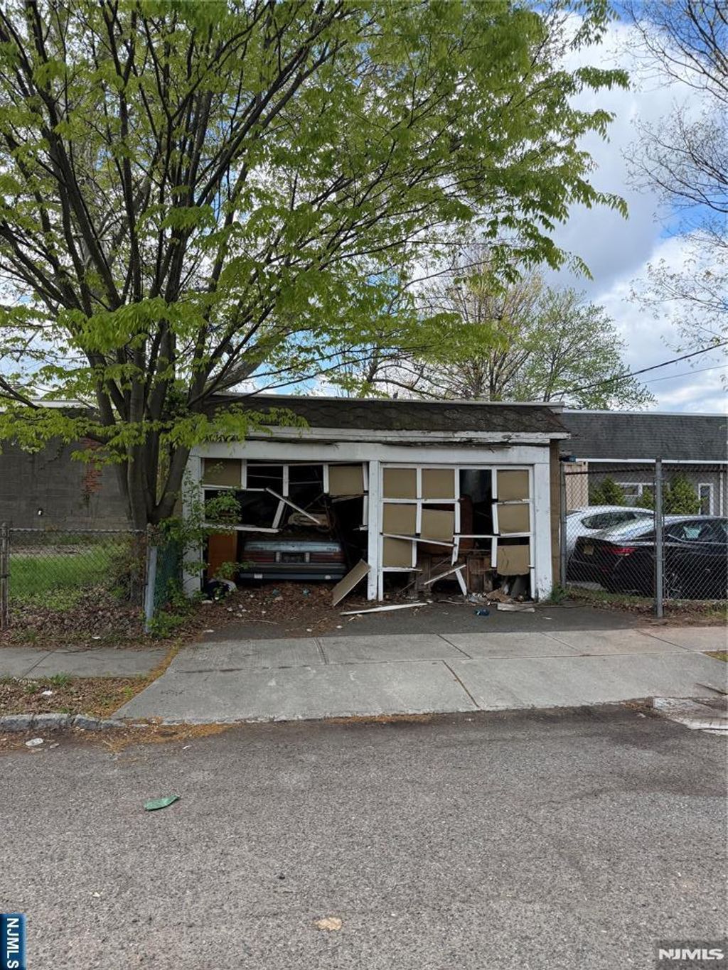 Photo of 39 Columbus Street, Bloomfield, NJ 07003 (MLS # 26019840)
