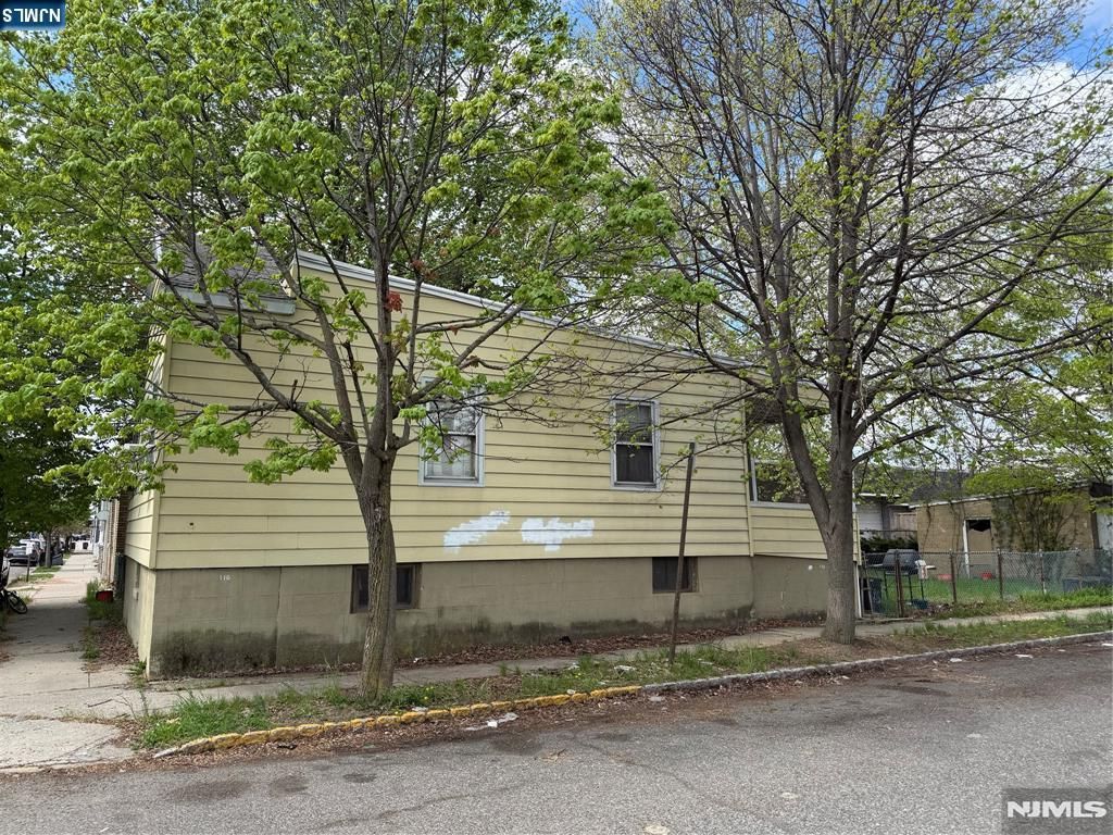 Photo of 39 Columbus Street, Bloomfield, NJ 07003 (MLS # 26019840)