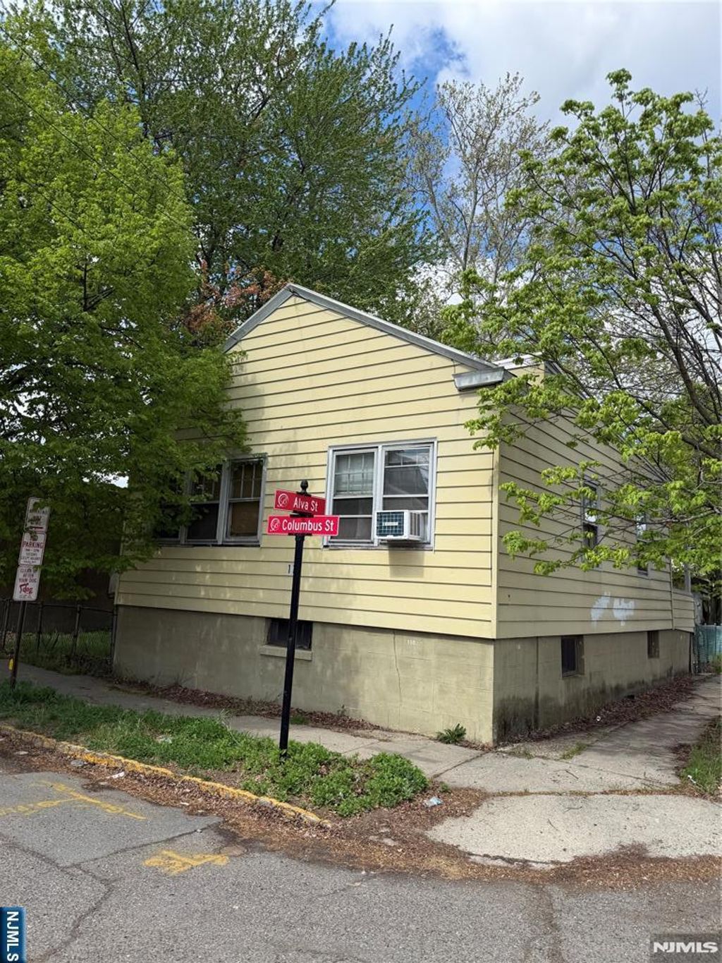 Photo of 39 Columbus Street, Bloomfield, NJ 07003 (MLS # 26019840)