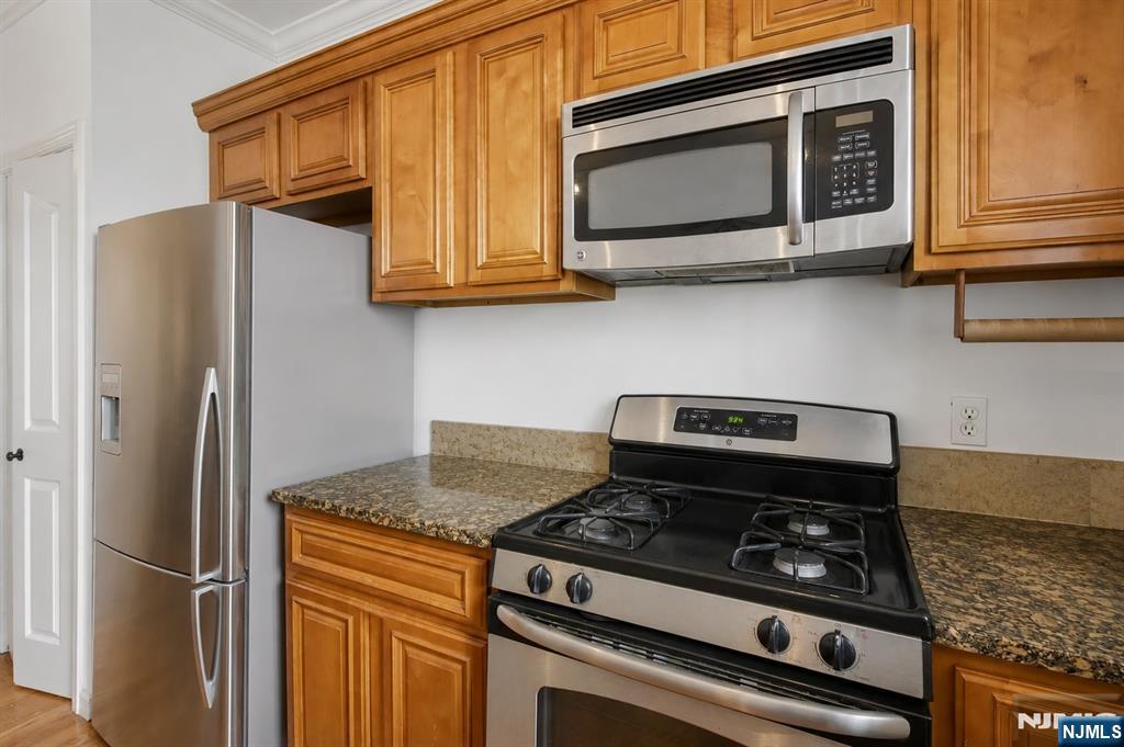 528 52nd Street 201