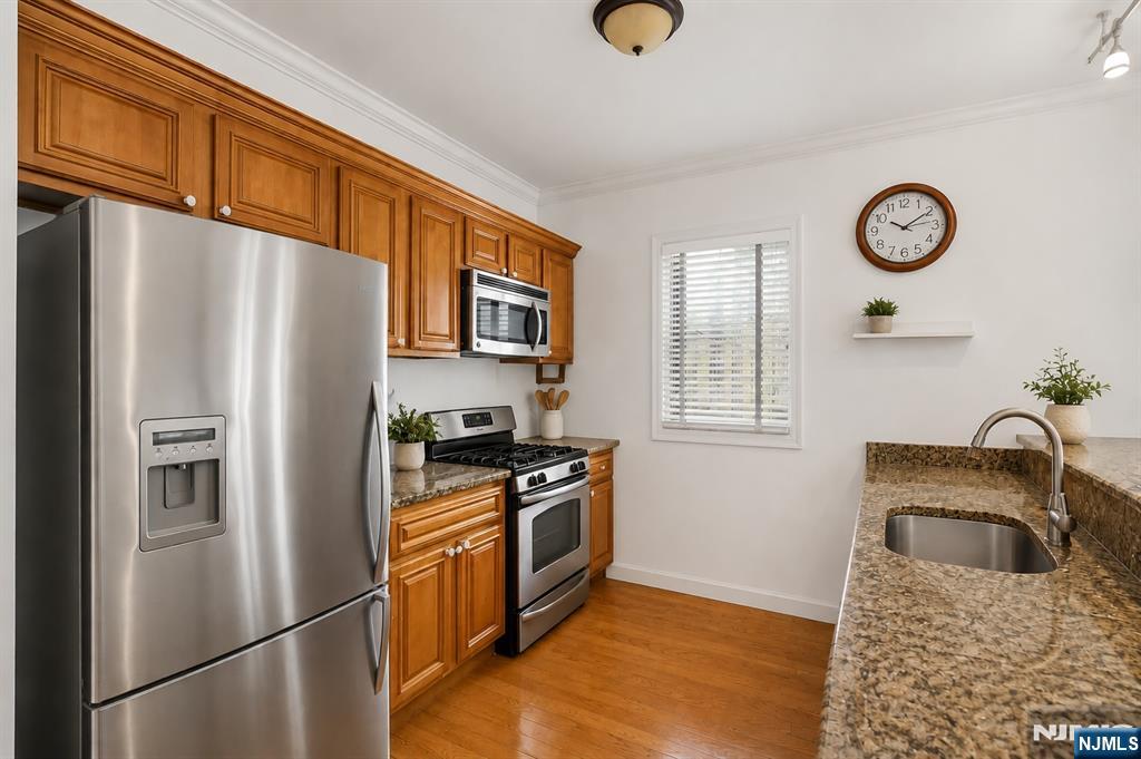 528 52nd Street 201