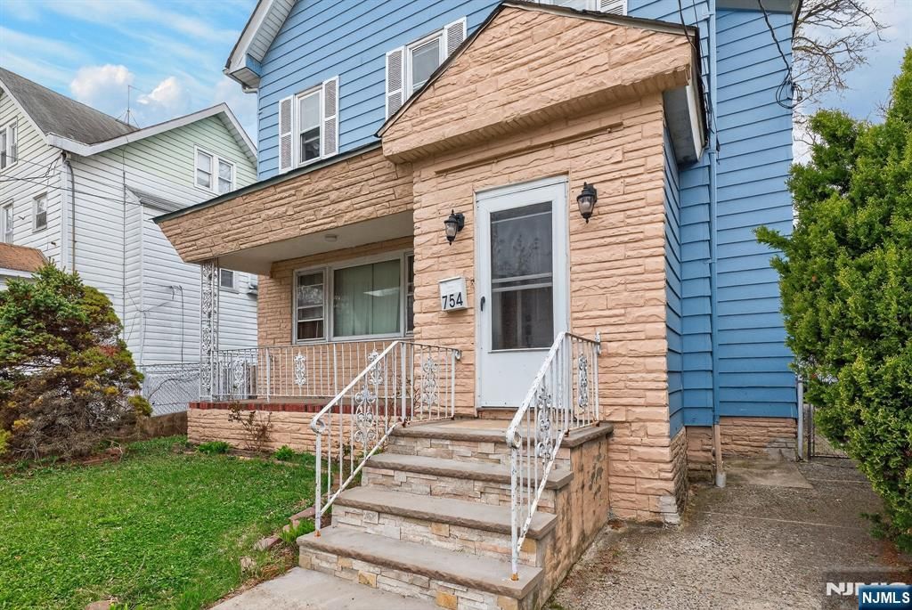 Photo of 754 Highland Avenue, Newark, NJ 07104 (MLS # 26012520)