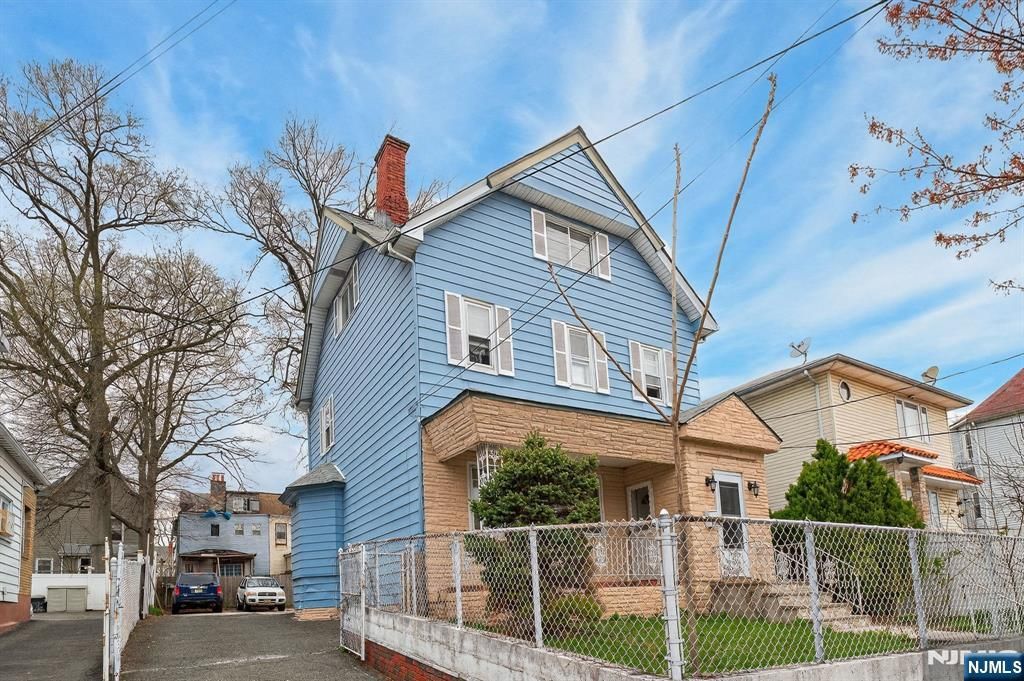 Photo of 754 Highland Avenue, Newark, NJ 07104 (MLS # 26012520)