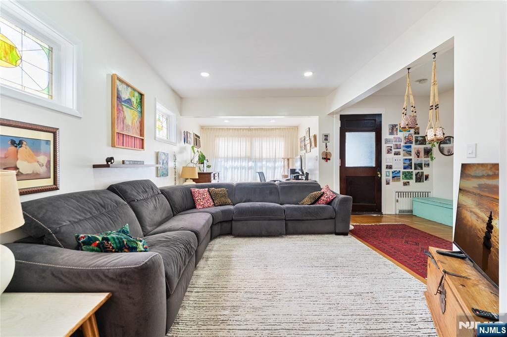 Photo of 186 Oakwood Avenue, Cliffside Park, NJ 07010 (MLS # 26017569)