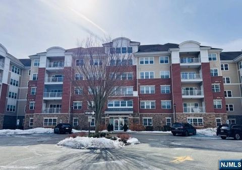 10108 Warrens, Wanaque, NJ 07465 - MLS#: 25005380