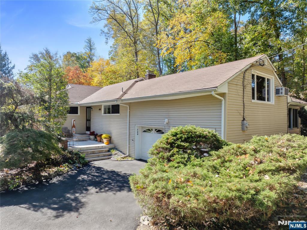 140 Oak Trail Road