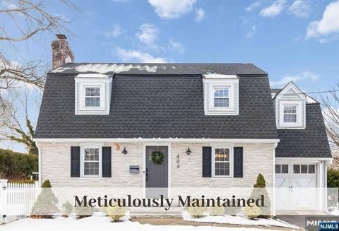 Photo of 404 Ponfield Pl, Ridgewood Village, NJ 07450 (MLS # 25044025)