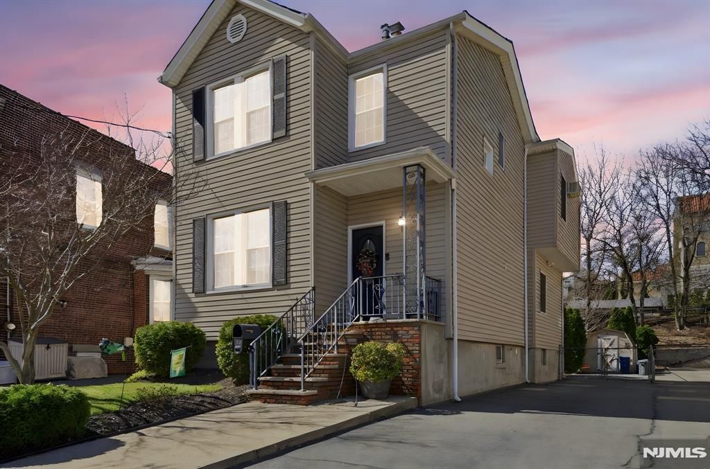 Photo of 9 Vreeland Avenue, East Rutherford, NJ 07073 (MLS # 26009270)