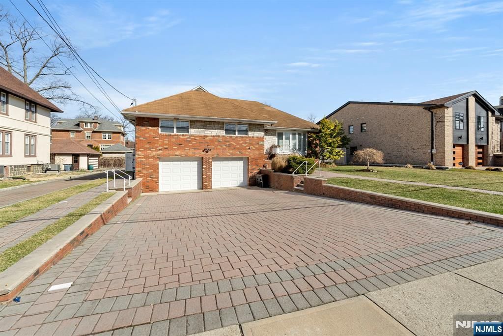 Photo of 1070 Cumbermeade Road, Fort Lee, NJ 07024 (MLS # 26006253)