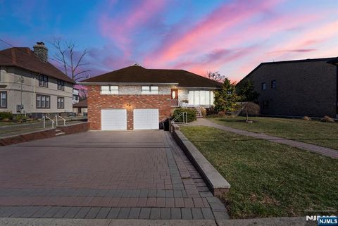 1070 Cumbermeade Road Fort Lee NJ 07024