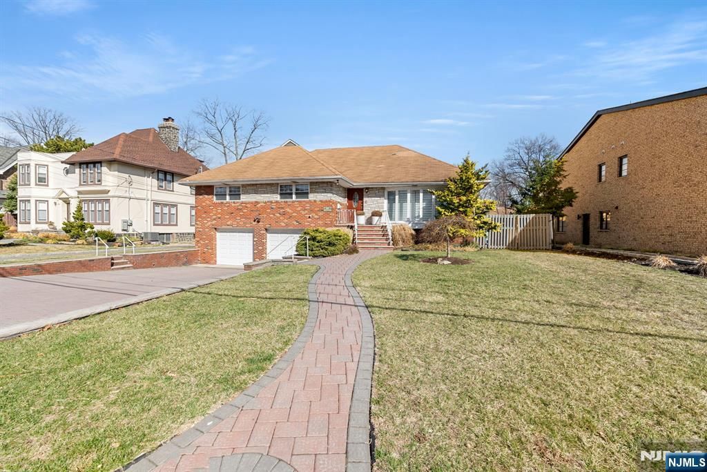 Photo of 1070 Cumbermeade Road, Fort Lee, NJ 07024 (MLS # 26006253)