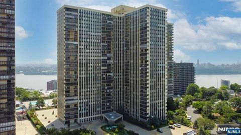 Photo of 300 Winston Dr #2301, Cliffside Park, NJ 07010 (MLS # 25042962)