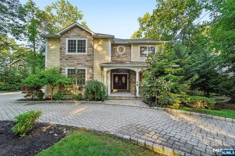 Photo of 35 Franklin Turnpike, Allendale, NJ 07401 (MLS # 26020786)