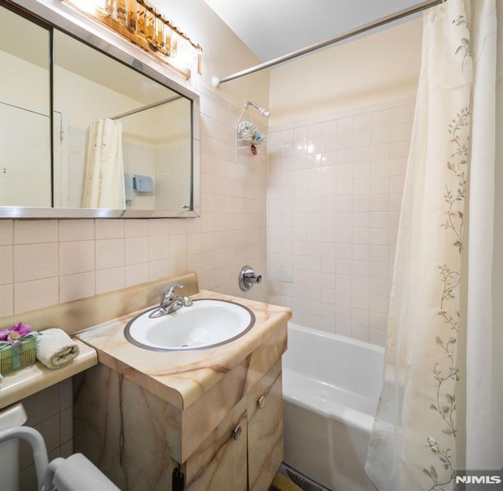 Photo of 6040 Boulevard E #32N, West New York, NJ 07093 (MLS # 25042032)