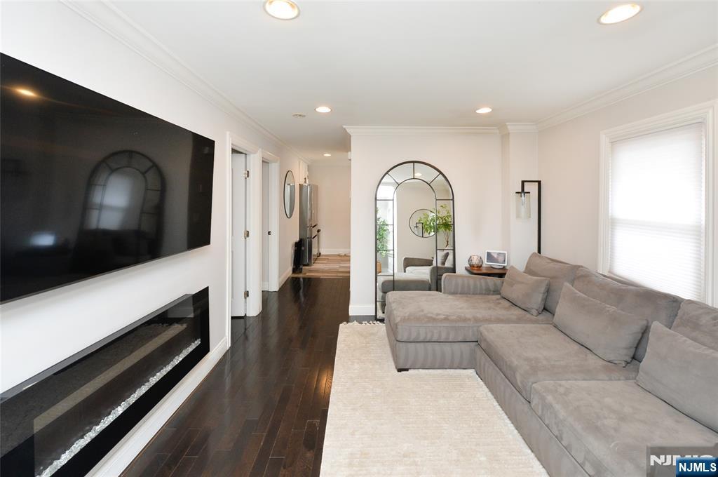 25-14 Berdan Avenue