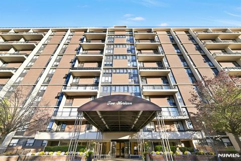 Photo of 2 Horizon Road #1418, Fort Lee, NJ 07024 (MLS # 25039781)