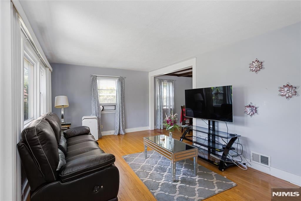 Homes for Sale in Northern NJ | ThisIsRiverEdge.com 520 Washington Avenue