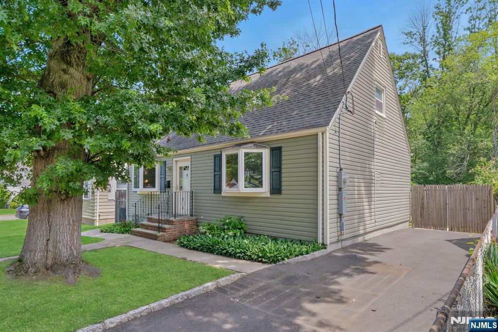 1233 Tuxedo Square