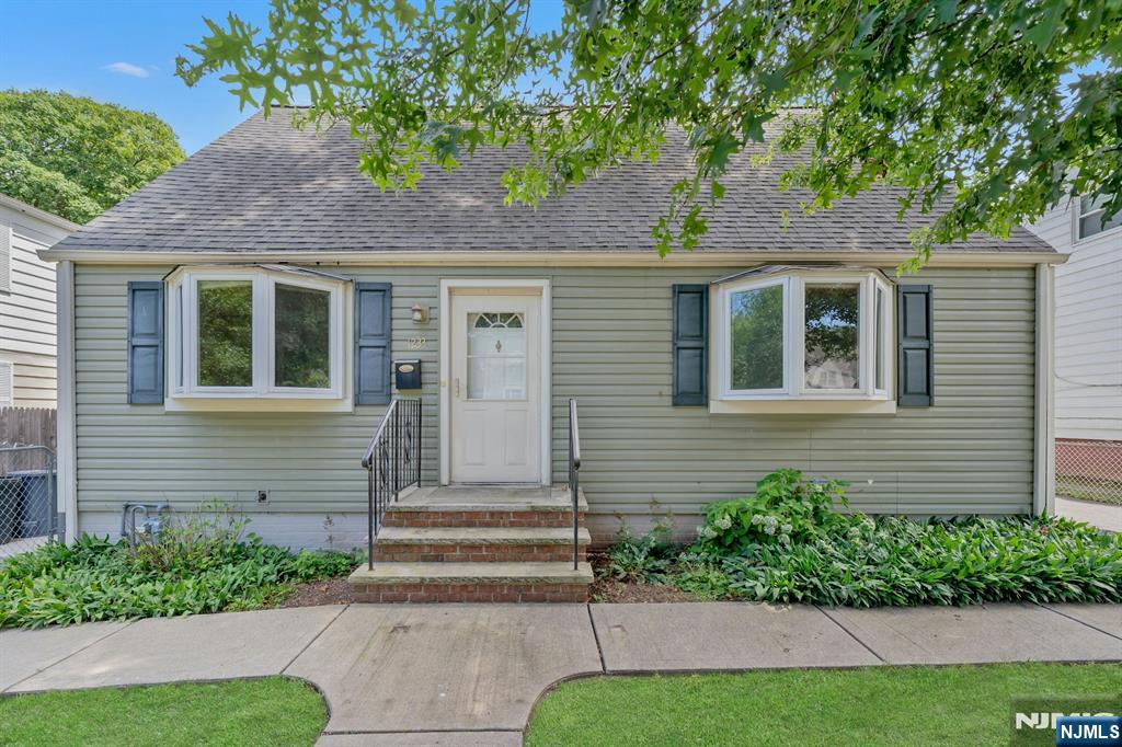 1233 Tuxedo Square