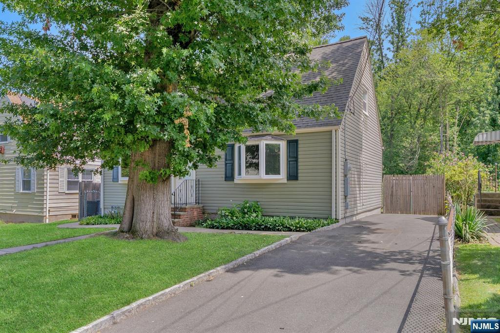 1233 Tuxedo Square