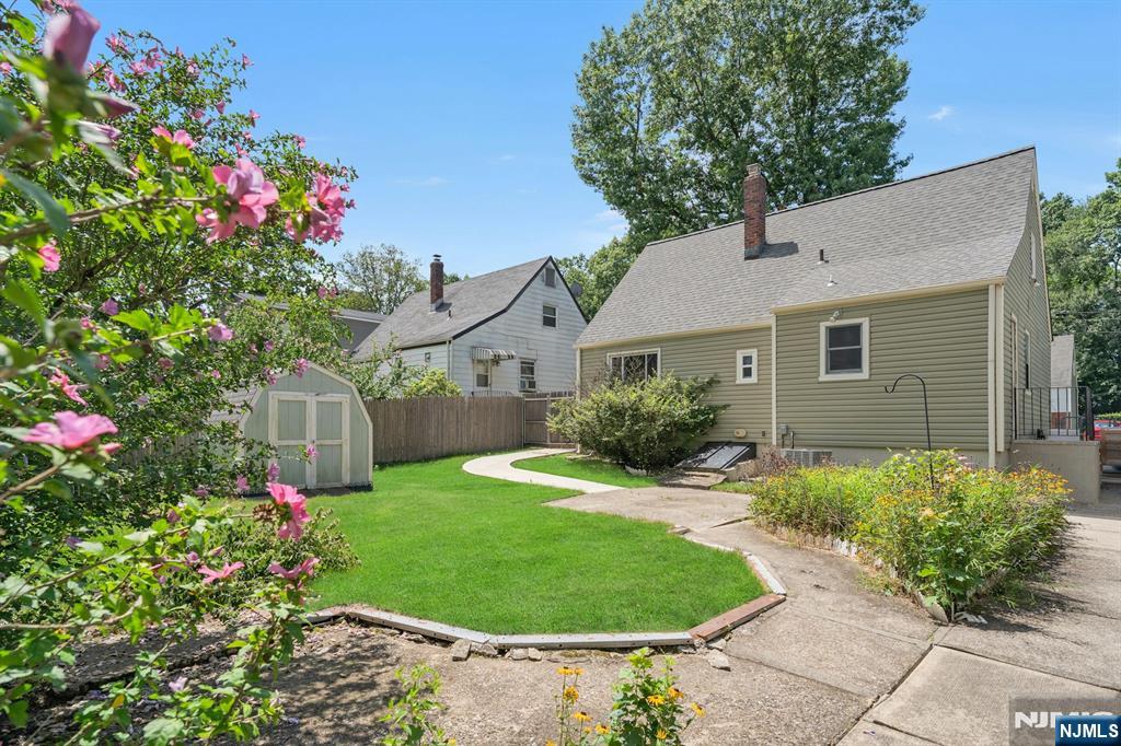 1233 Tuxedo Square