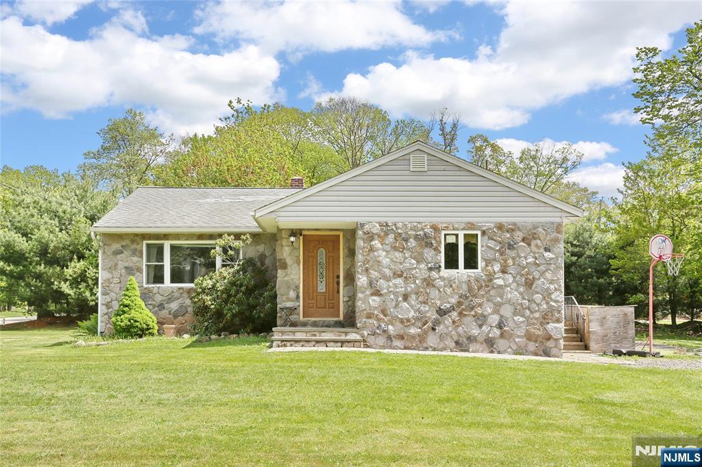 Property for Sale at 99 Spear Street, Oakland, New Jersey - Bedrooms: 3 
Bathrooms: 1 
Rooms: 5  - $599,900