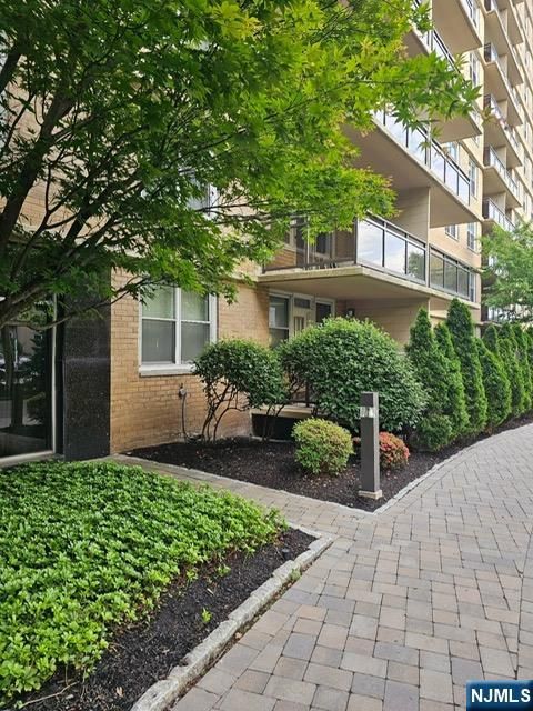 Photo of 2200 N Central Road #2V, Fort Lee, NJ 07024 (MLS # 26020447)
