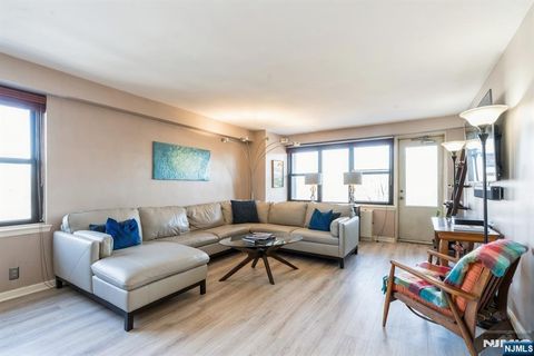 285 Aycrigg Avenue Unit 6E, Passaic, NJ 07055 - MLS#: 25008192