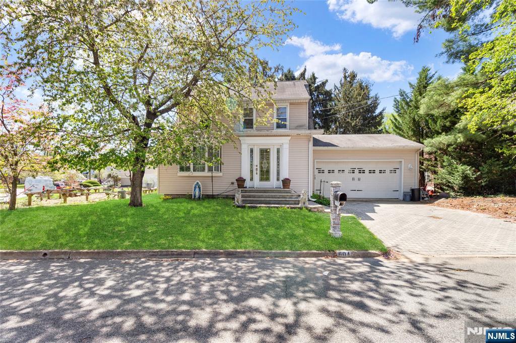 Property for Sale at 604 New Bridge Road, Teaneck, New Jersey - Bedrooms: 3 
Bathrooms: 2 
Rooms: 8  - $799,000
