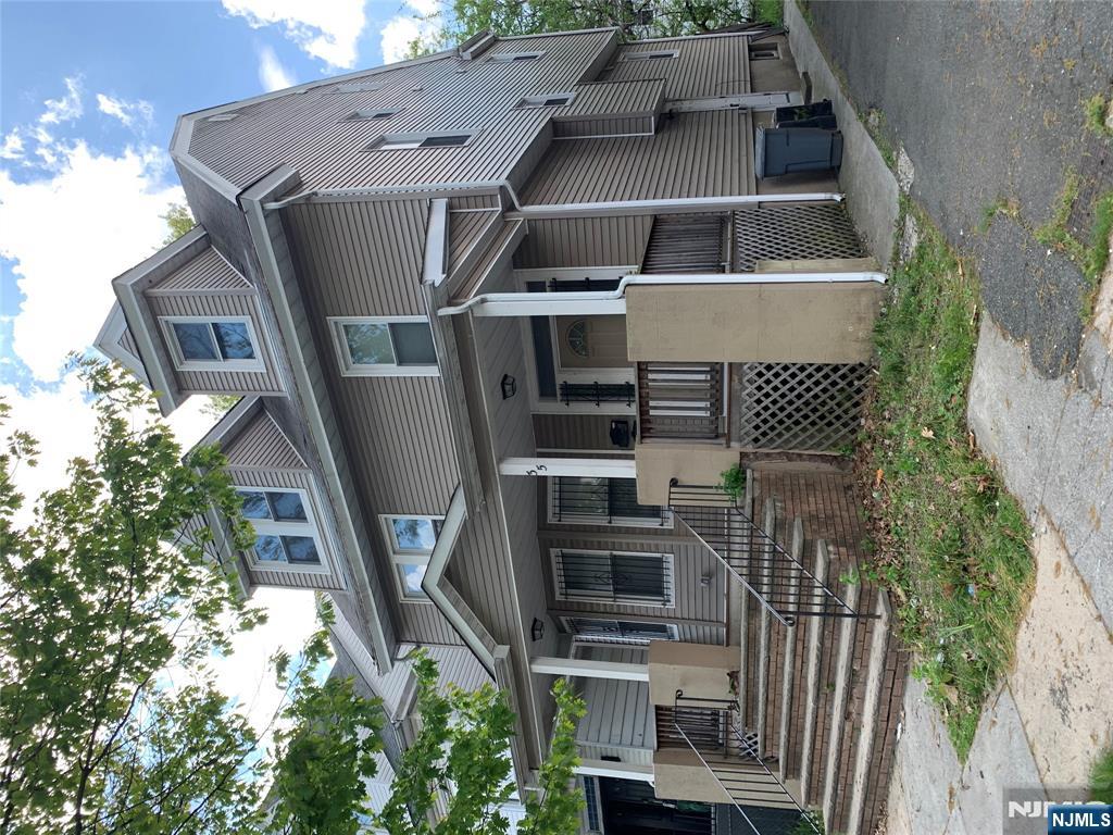 Property for Sale at 35 16th Street, East Orange, New Jersey - Bedrooms: 5 
Bathrooms: 3 
Rooms: 10  - $459,000