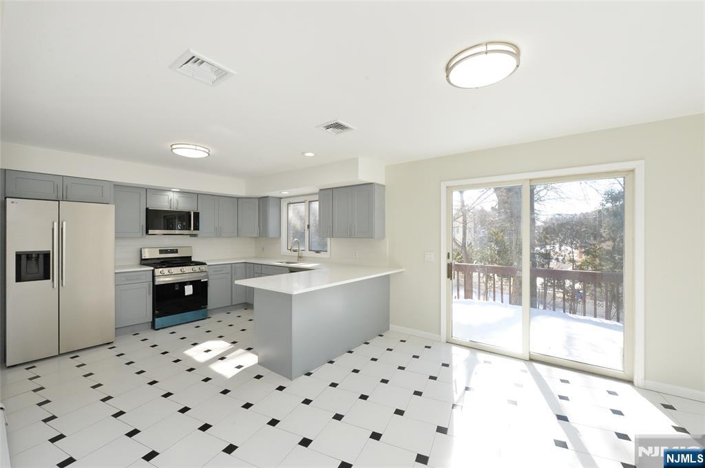 472 Central Boulevard