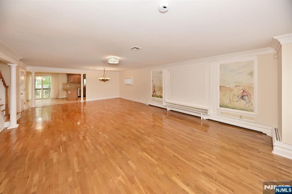 20 Skymark Court