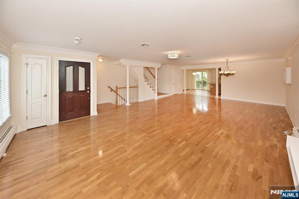 20 Skymark Court