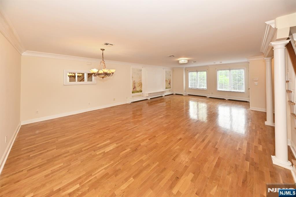 20 Skymark Court