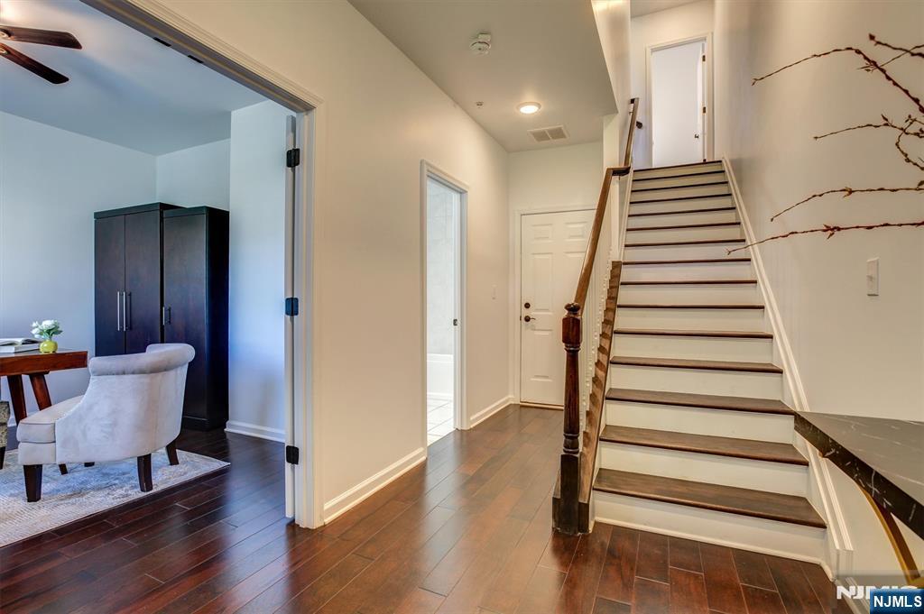 33 Landmark Lane 1015