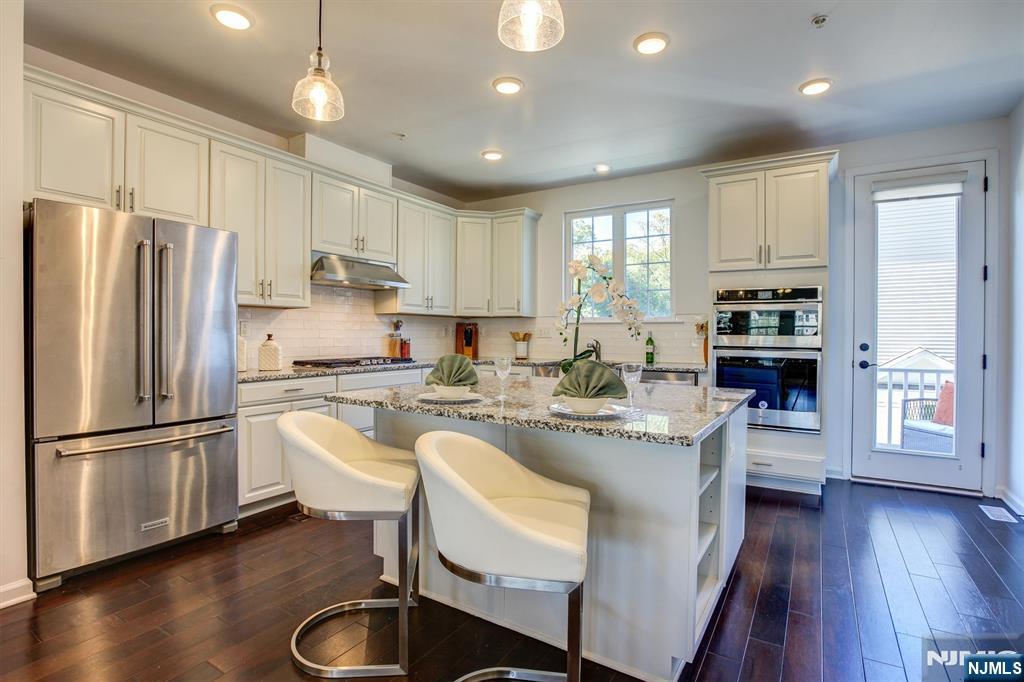 33 Landmark Lane 1015