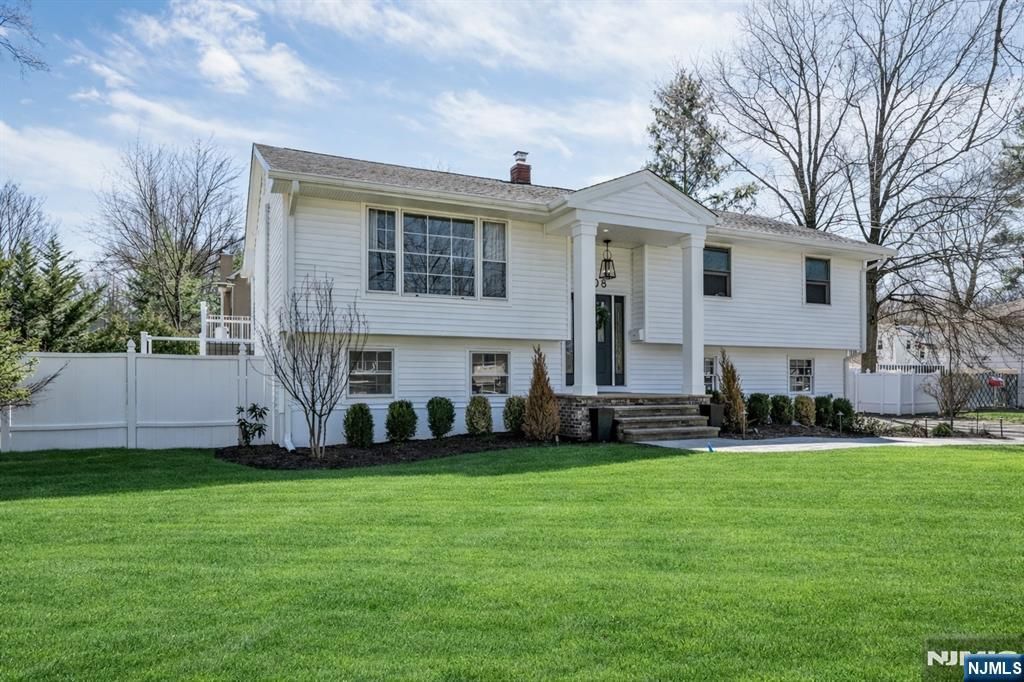 Photo of 408 Chelsea Street, Paramus, NJ 07652 (MLS # 26007836)