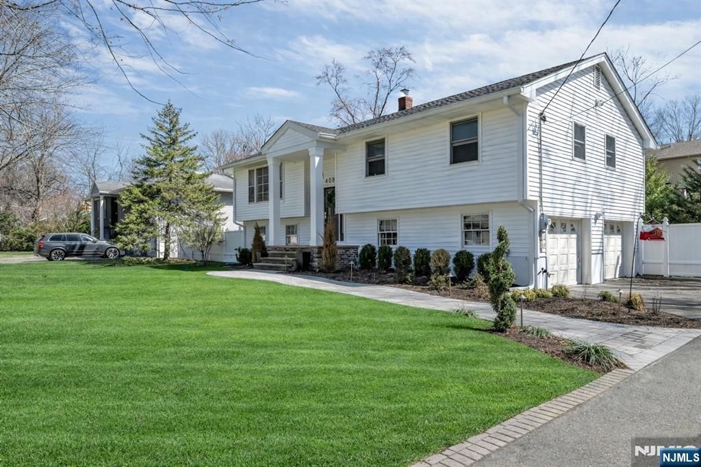 Photo of 408 Chelsea Street, Paramus, NJ 07652 (MLS # 26007836)