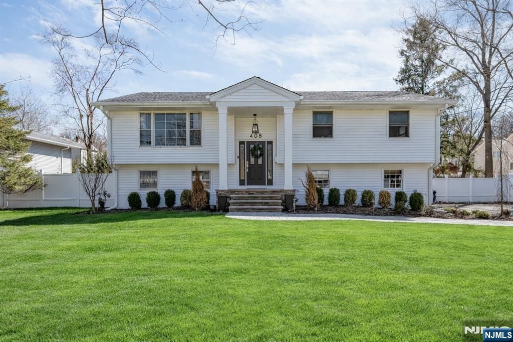 Photo of 408 Chelsea Street, Paramus, NJ 07652 (MLS # 26007836)