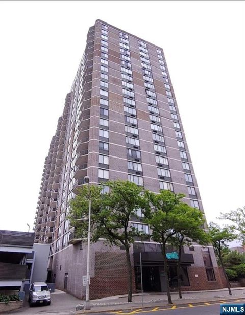 Photo of 770 Anderson Avenue #402, Cliffside Park, NJ 07010 (MLS # 26018419)