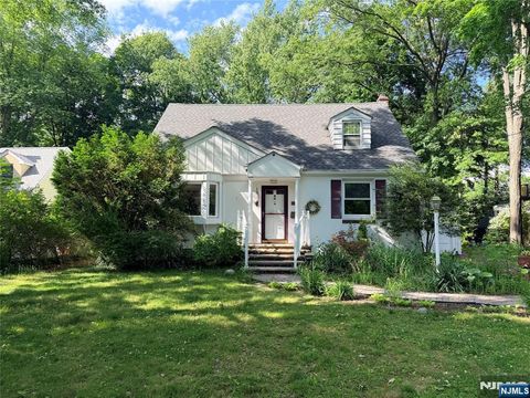 Photo of 353 Downs ST, Ridgewood Village, NJ 07450 (MLS # 26020660)