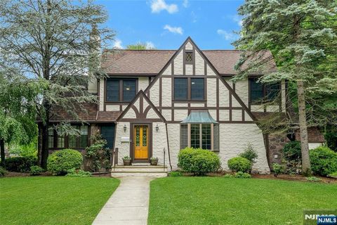 Photo of 60 Chestnut Street, Ramsey, NJ 07446 (MLS # 26025447)