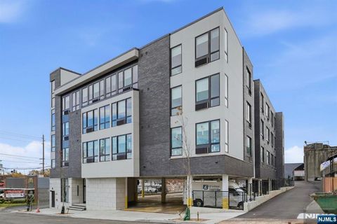 Photo of 911 E Passaic St #305, Hackensack, NJ 07601 (MLS # 26012990)